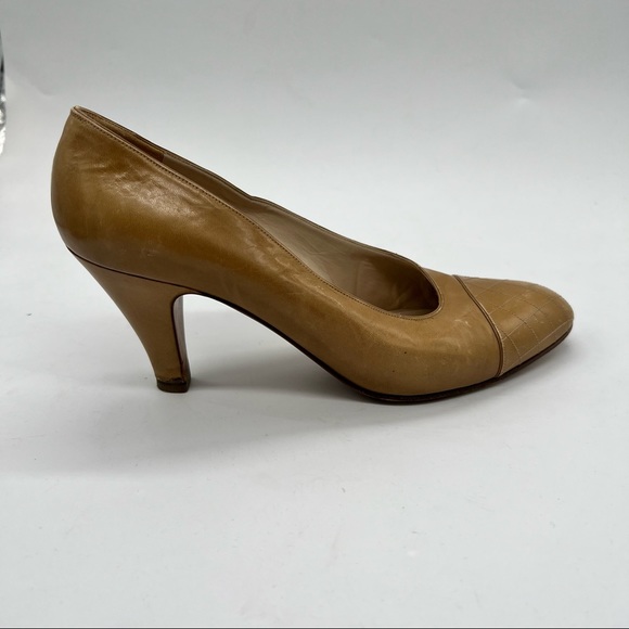 Chanel Tan Pumps Heels Quilted Pattern Toe Cap - Picture 4 of 9
